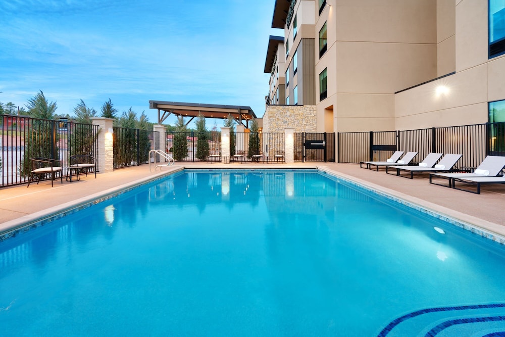 towneplace suites by marriott show low