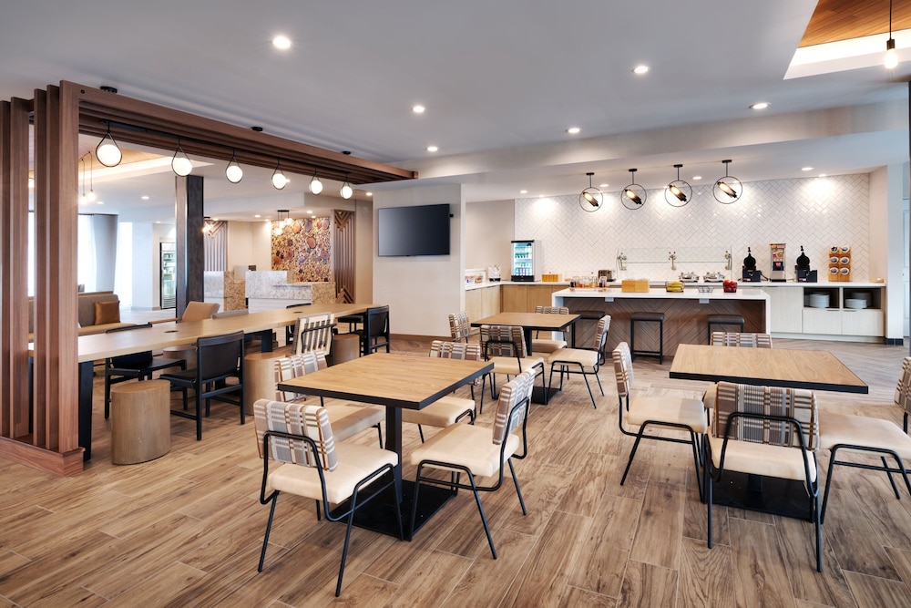 towneplace suites by marriott show low