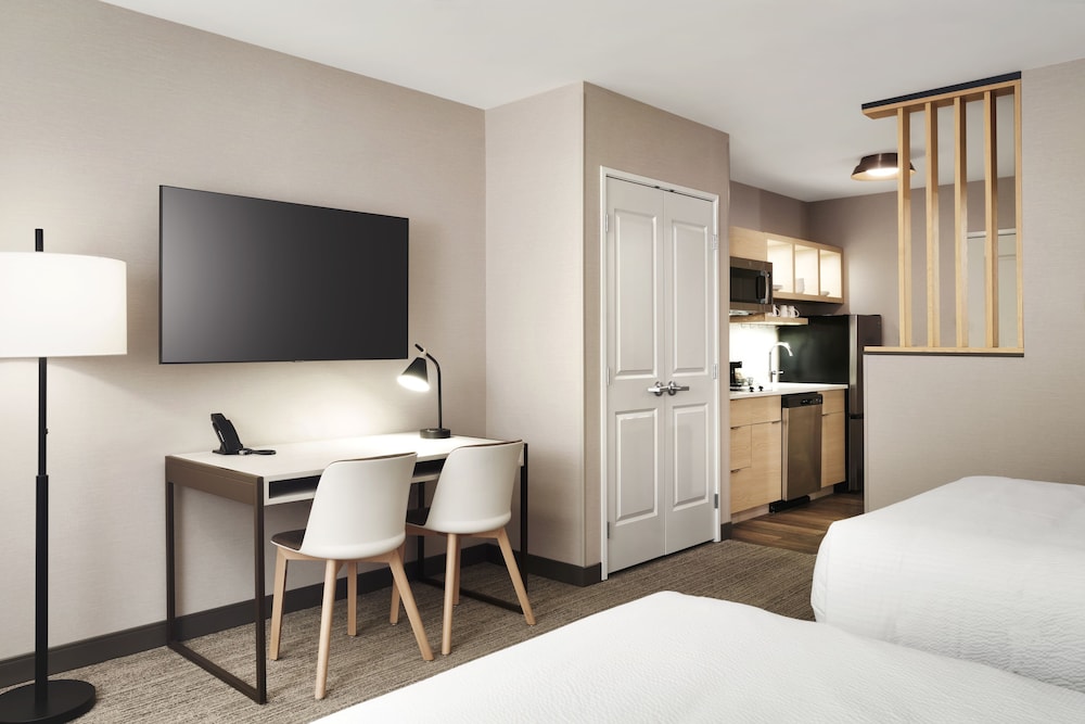 towneplace suites by marriott show low
