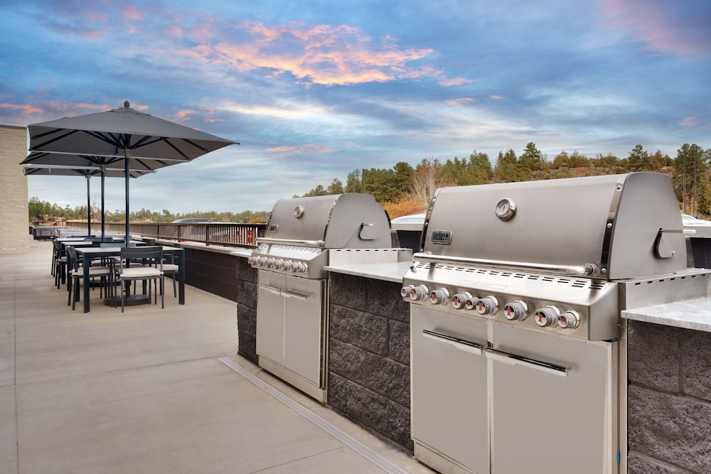 towneplace suites by marriott show low