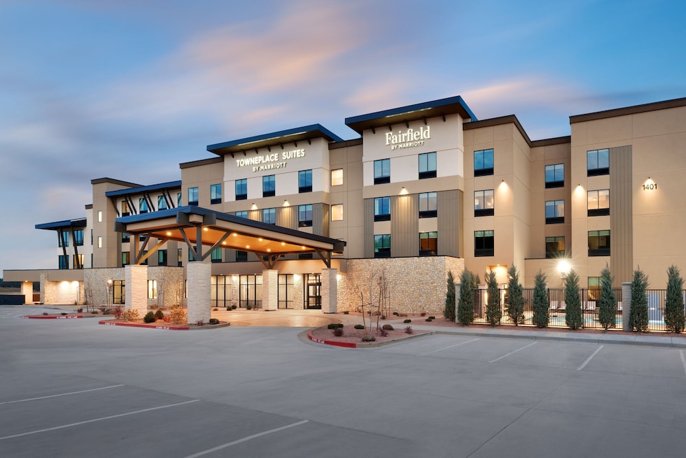 towneplace suites by marriott show low