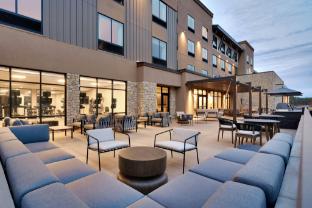 towneplace suites by marriott show low
