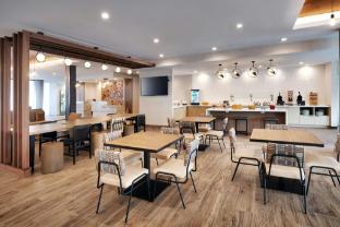towneplace suites by marriott show low
