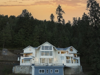 echor backwoods villa narkanda