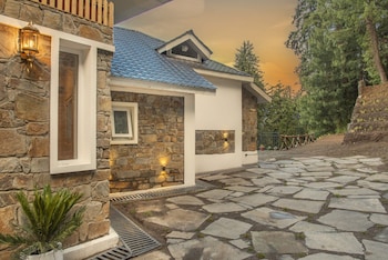 echor backwoods villa narkanda