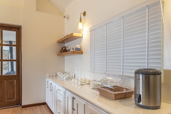 echor backwoods villa narkanda