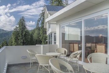 echor backwoods villa narkanda