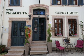 ayvalik palacitta guesthouse