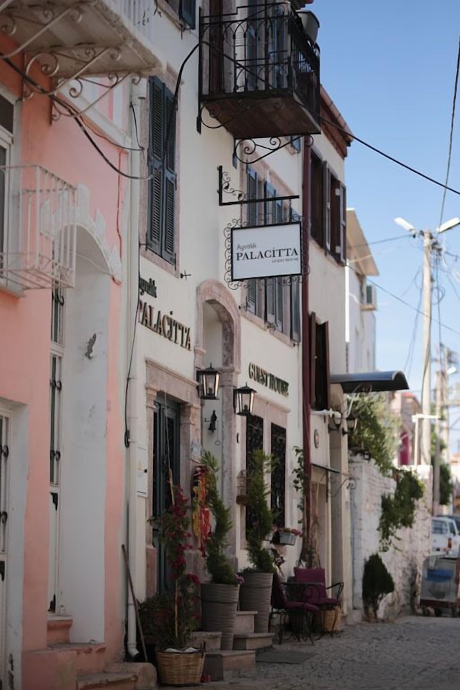 ayvalik palacitta guesthouse