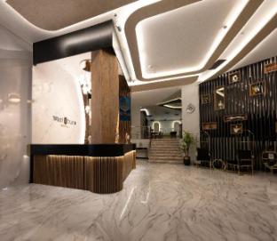 west door hotel