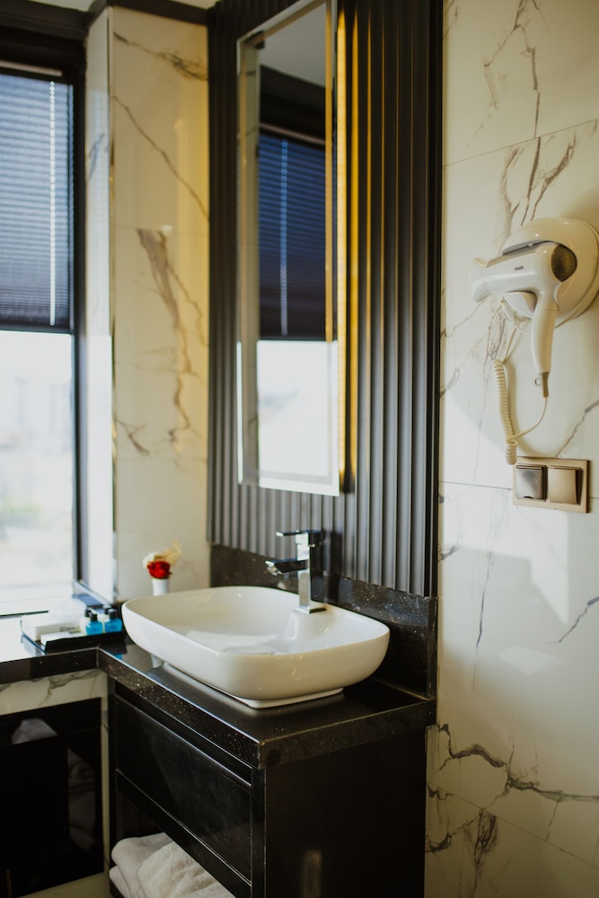 quala hotels