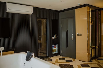 quala hotels