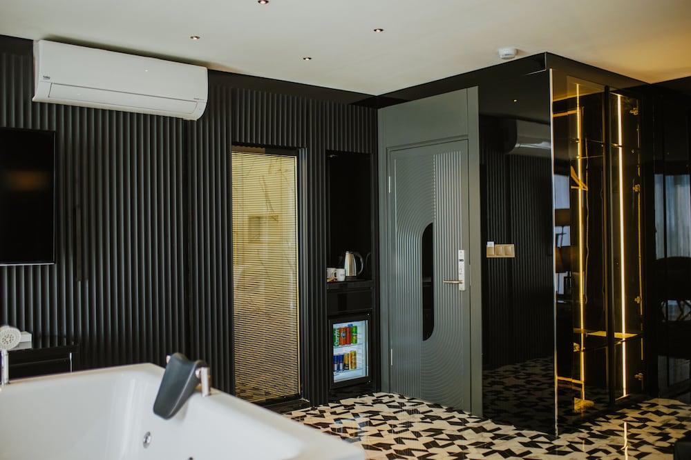quala hotels