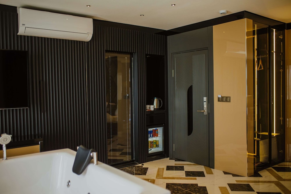 quala hotels