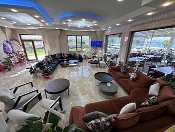 white life hotel and cafe