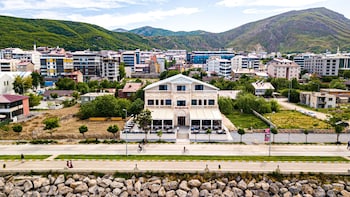 white life hotel and cafe