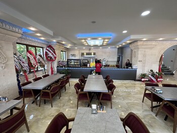 white life hotel and cafe