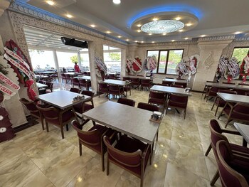 white life hotel and cafe