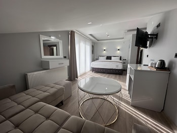 white life hotel and cafe