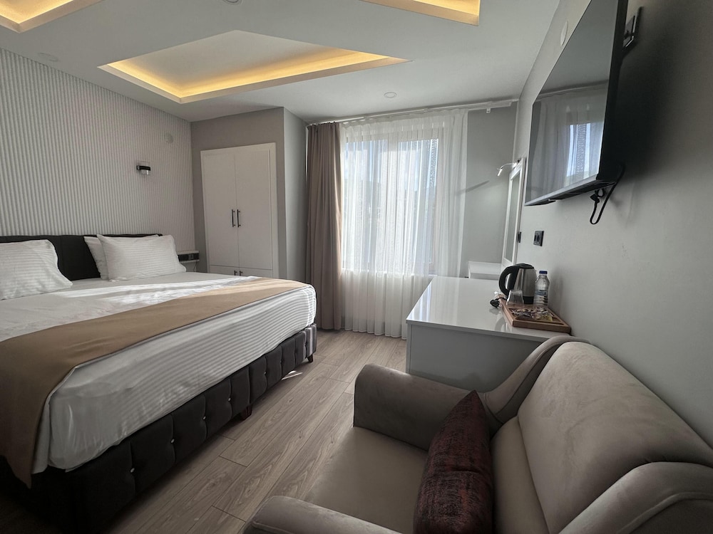 white life hotel and cafe