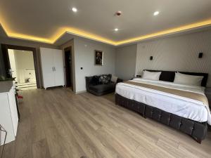 white life hotel and cafe