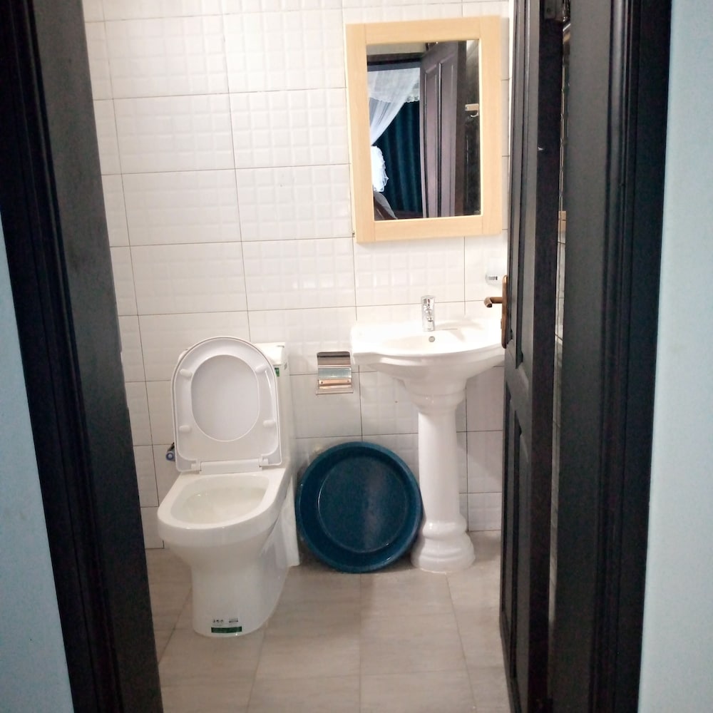 jb suites and lounge