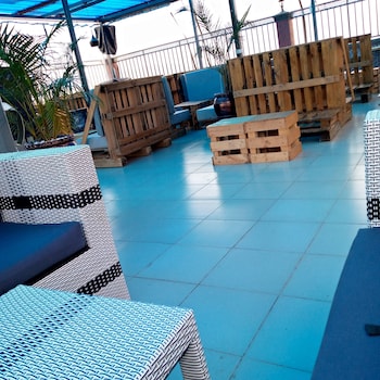 jb suites and lounge