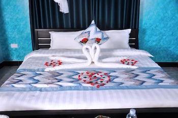 jb suites and lounge
