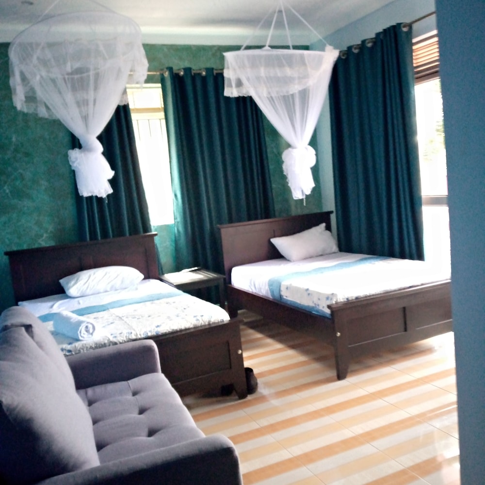 jb suites and lounge