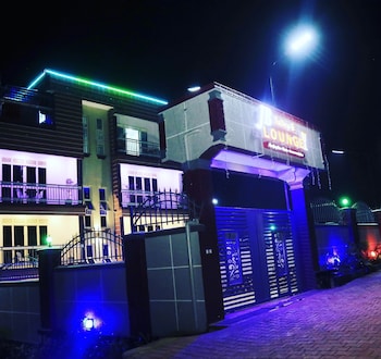jb suites and lounge