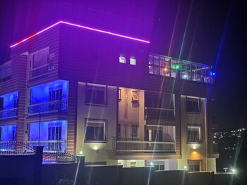 jb suites and lounge