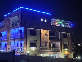 jb suites and lounge