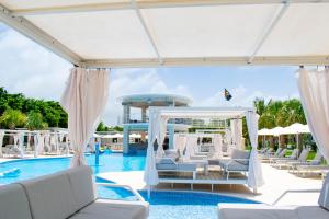 playa palmera beach resort