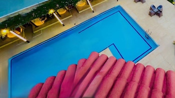 turquoise pyramids palace