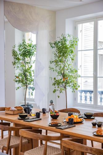 la source exclusive apartment