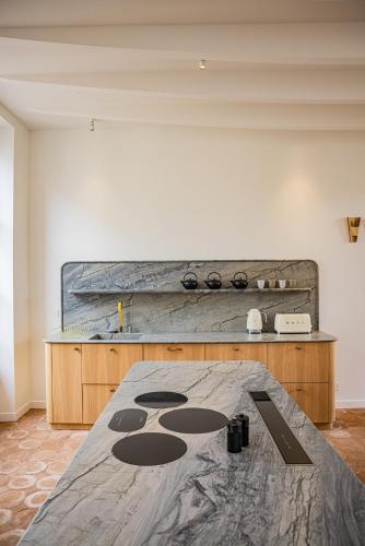 la source exclusive apartment