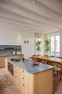 la source exclusive apartment