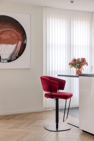 la source exclusive apartment