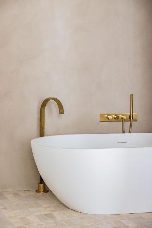 la source exclusive apartment