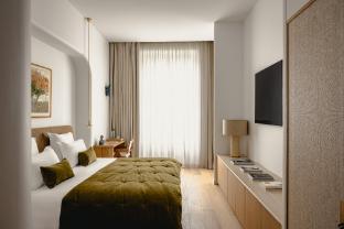 la source exclusive apartment