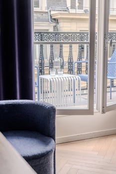 la source exclusive apartment