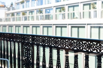 la source exclusive apartment
