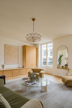 la source exclusive apartment