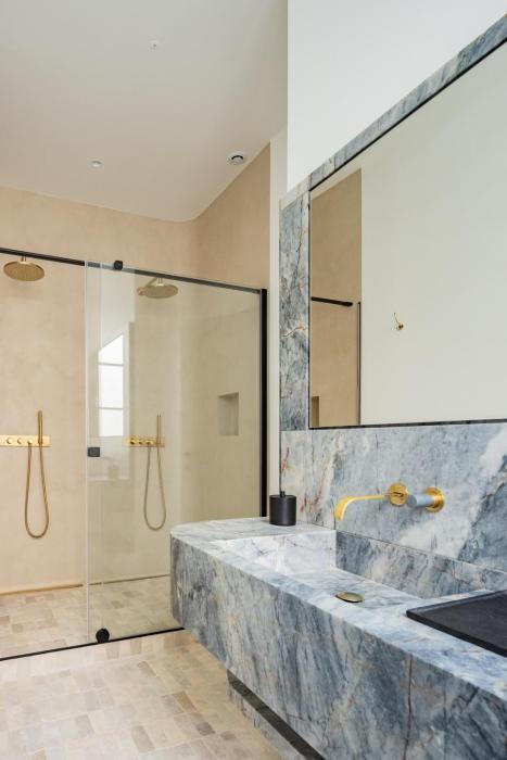 la source exclusive apartment