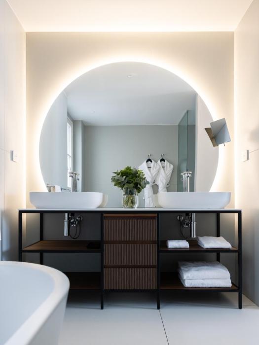 la source exclusive apartment