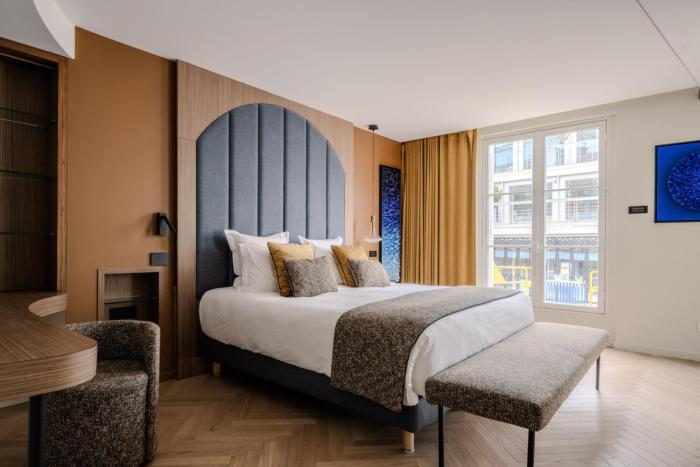 la source exclusive apartment