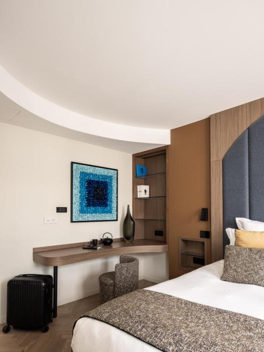 la source exclusive apartment