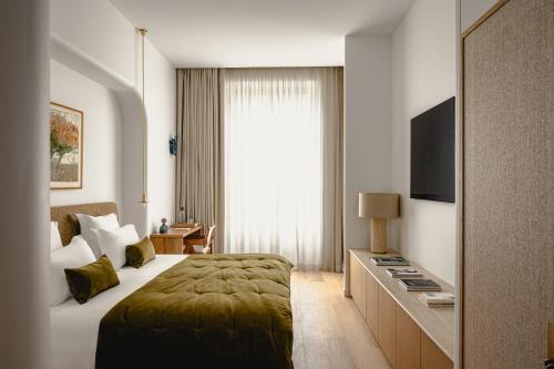 la source exclusive apartment