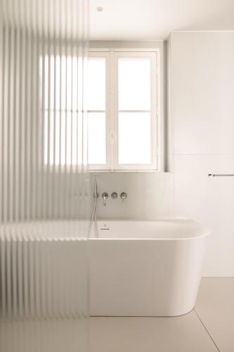 la source exclusive apartment