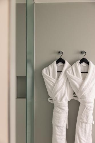 la source exclusive apartment